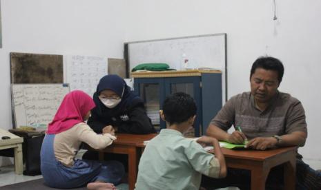 Mahasiswa PMM-UMM Membantu Pendidikan di TPQ Baitussalam Dusun Jetis, Desa Mulyoagung