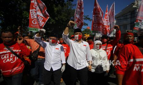 Calon kepala daerah berjalan menuju kantor KPU untuk pendaftaran / Ilustrasi 