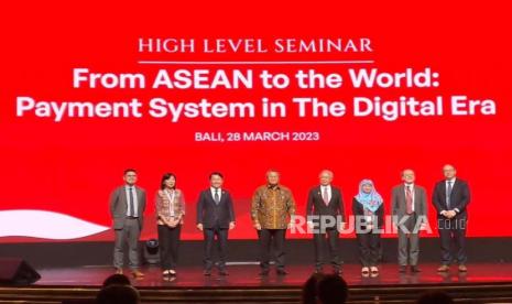 Gubernur Bank Indonesia Perry Warjiyo memberikan keynote speech dalam High Level Seminar From ASEAN to the World: Payment System in The Digital Era di Bali, Selasa (28/3/2023).