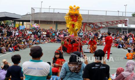 Kelompok seni Barongsai menghibur pengunjung (ilustrasi)