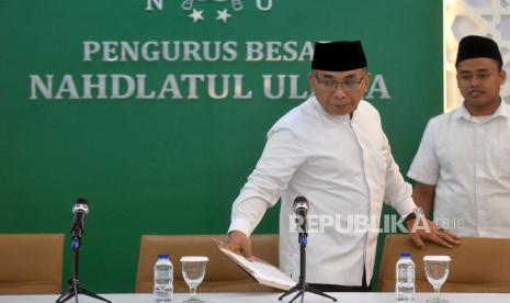 Ketua Umum PBNU Yahya Cholil Staquf bersiap memberikan keterangan terkait situasi konflik Palestina dan Israel di Gedung PBNU, Jakarta, Selasa (31/10/2023). Dalam keteranganya PBNU menyerukan dihentikannya kekerasan dan penghancuran-penghancuran di sekitar wilayah Gaza dan Tepi Barat Sungai Jordan. Selain itu menyerukan dihentikannya tindakan-tindakan yang memperalat agama untuk membenarkan penindasan dan penghancuran terhadap kelompok yang berbeda.