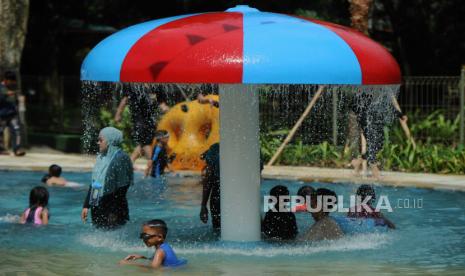 Waterpark (Ilustrasi). Salah satu waterpark di Georgia, AS melarang seorang ibu menyusui bayinya di dalam Lazy River, salah satu kolam renangnya.