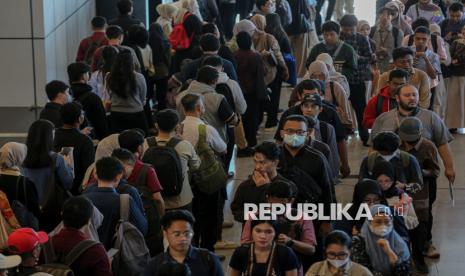 rekor-angka-pengangguran-indonesia-turun-ke-level-terendah-sejak-1994