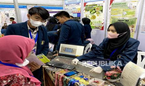 Kelompok mahasiswa dari Fakultas Kedokteran Gigi (FKG) dan Fakultas Teknik (FT) Universitas Brawijaya (UB) berhasil membawa pulang //Gold Medal International Award// pada ajang Thailand Inventor