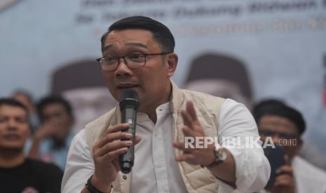 Bakal calon Gubernur DKI Jakarta Ridwan Kamil berbicara saat menghadiri launching Jalak Nasional dan deklarasi kolaborasi komunitas relawan se Jakarta di Kawasan Ampera, Jakarta, Ahad (1/9/2024). Deklarasi ini merupakan bentuk dukungan segaligus upaya memenangkan  pasangan Ridwan Kamil dan Suswono dalam Pilgub DKI Jakarta mendatang.