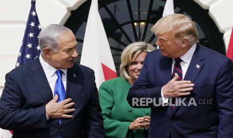 Donald Trump berbicara dengan Benjamin Netanyahu, ilustrasi