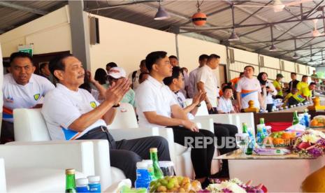 Menteri Koordinator (Menko) Kemaritiman dan Investasi sekaligus ketua umum Pengurus Besar Persatuan Atletik Seluruh Indonesia (PB PASI) Luhut B Pandjaitan hadir di acara pembukaan Kejurnas Atletik U18, U20, dan senior di Solo, Rabu (21/6/2023).