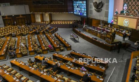 Sebanyak 239 dari 569 anggota DPR belum menyerahkan Laporan Harta Kekayaan Penyelenggara Negara (LHKPN).