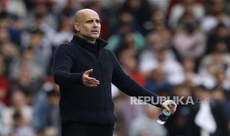 Manajer Manchester City Pep Guardiola pada pertandingan sepak bola Liga Premier  antara Fulham vs Manchester City,Craven Cottage, London, Inggris, (30/4/2023).