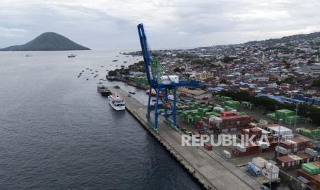 Pelabuhan-pelabuhan sibuk Amerika Serikat (AS) mulai aktif pada bulan November dan Desember di tengah ancaman tarif presiden terpilih Donald Trump.