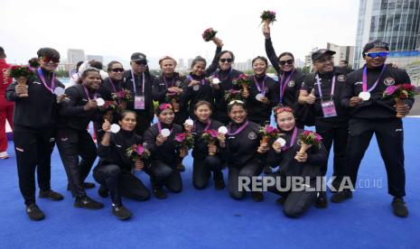 Kontingen Indonesia yang meraih medali perak hari Kamis (5/10/2023). 