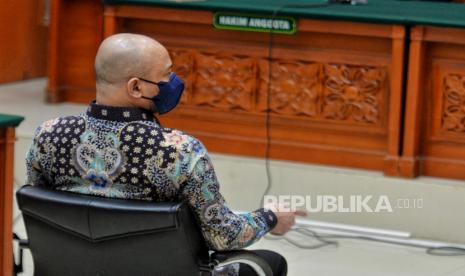 Terdakwa mantan Kapolda Sumatera Barat, Irjen Pol Teddy Minahasa saat menjalani sidang pembacaan vonis di Pengadilan Negeri Jakarta Barat, Selasa (9/5/2023). Majelis Hakim menjatuhkan vonis kepada Teddy Minahasa dengan pidana penjara seumur hidup karena dinilai telah terbukti melakukan tindak pidana menawarkan untuk dijual, menjual menjadi perantara dalam jual beli, menukar dan menyerahkan Narkotika Golongan I bukan tanaman yang beratnya lebih dari 5 gram.