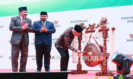 Wakil Presiden KH Ma ruf Amin, Menag Yaqut Cholil Qoumas dan Ketua Baznas KH Noor Achmad saat pembukaan Rakornas Baznas 2023 di Jakarta, Rabu (20/9/2023). 