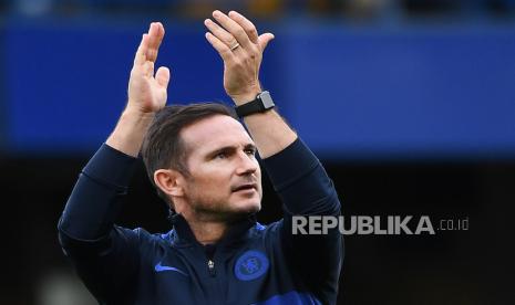 Chelsea manager Frank Lampard acknowledges the Chelsea fans following his teams 2-0 win over Brighton in an English Premier League soccer match at Stamford Bridge in London, Britain, 28 September 2019 (reissued on 25 January 2021). On 25 January 2021 Chelsea announced the decision to sack Frank Lampard, who was appointed as manager on 04 July 2019.  