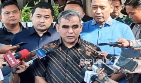 Sekjen Partai Gerindra Ahmad Muzani saat diwawancarai wartawan di RSPAD Gatot Subroeto, Jakarta Pusat, Kamis (26/10/2023). 