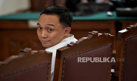 Terdakwa Ricky Rizal saat menjalani sidang tuntutan di Pengadilan Negeri Jakarta Selatan, (16/1/2023). Jaksa penuntut umum (JPU) menuntut  terdakwa Ricky Rizal penjara delapan tahun karena dinilai terbukti secara sah dan meyakinkan bersalah melakukan pembunuhan berencana terhadap Brigadir Nofriansyah Yosua Hutabarat atau Brigadir J.