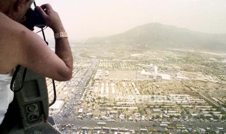 Jutaan jamaah haji seluruh dunia mulai berkumpul di padang Arafah  (10/05/1995). Mereka melaksanakan Wukuf sebagai puncak pelaksanaan ibadah haji .Foto: BAkhtiar Phada/Republika