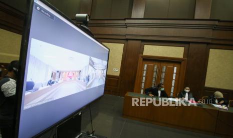 Suasana sidang pembacaan tuntutan kasus dugaan korupsi pada PT Asuransi Jiwasraya (Persero) secara virtual, di Pengadilan Tipikor, Jakarta, kemarin. Kementerian BUMN merespons positif vonis hukuman seumur hidup kepada dua terdakwa kasus Jiwasraya, Komisaris PT Hanson International Benny Tjokrosaputro (Bentjok) dan Presiden Komisaris PT Trada Alam Mineral Heru Hidayat.