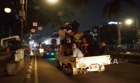 Warga melakukan takbir keliling (ilustrasi). Polda Metro Jaya mengimbau masyarakat tidak melakukan takbir keliling dalam menyambut Hari Raya Idul Adha 1445 Hijriah.