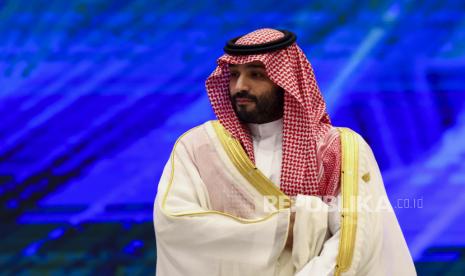 Putra Mahkota Saudi Mohammed bin Salman menghadiri Dialog Informal Pemimpin APEC dengan Para Tamu selama KTT Kerja Sama Ekonomi Asia-Pasifik (APEC) 2022, di Bangkok, Thailand, 18 November 2022.