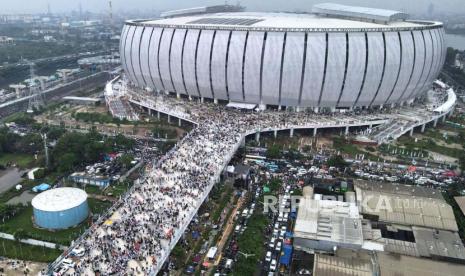 Sejumlah simpatisan mulai memadati kampanye akbar Capres-Cawapres nomor urut 1 Anies Baswedan-Muhaimin Iskandar di Jakarta International Stadium, Jakarta, Sabtu (10/2/2024). Kampanye tersebut dihadiri ratusan ribu simpatisan.