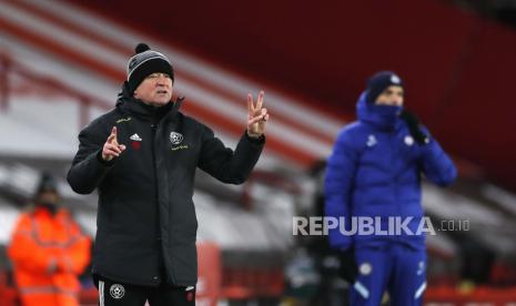 Manajer Sheffield United Chris Wilder (kiri) bereaksi selama pertandingan sepak bola Liga Utama Inggris antara Sheffield United dan Chelsea di stadion Bramall Lane di Sheffield, Inggris, Minggu, 7 Februari 2021. 