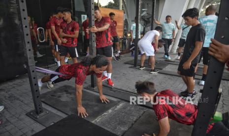 Sejumlah pemain Timnas U-19 mengikuti latihan fisik (ilustrasi).