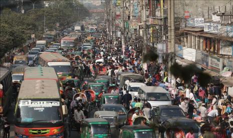 Bangladesh mencatat rekor suhu tertinggi dalam tujuh tahun pada Ahad (25/4) dengan 41,2 C (106,2 F).