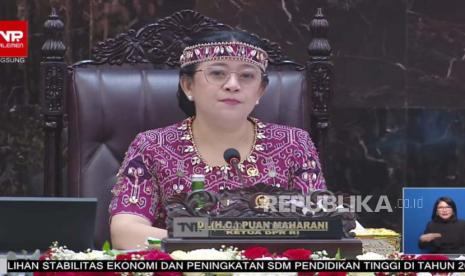 Ketua DPR Puan Maharani dalam pidato pembukaan masa persidangan I Tahun Sidang 2023-2024, di Gedung Nusantara, Kompleks Parlemen, Jakarta, Rabu (16/8/2023). 