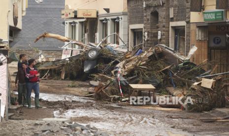  Sejumlah bangunan di Altenahr, Jerman, rusak akibat badai hebat disertai hujan lebat, Kamis, 15 Juli 2021. Beberapa orang tewas dan puluhan hilang pada Kamis karena banjir hebat di Jerman dan Belgia mengubah aliran sungai dan jalan menjadi arus deras yang menghanyutkan mobil dan menyebabkan rumah runtuh.