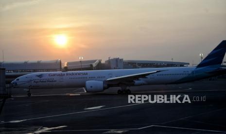 Pesawat Garuda Indonesia bersiap take off di Terminal 2F Bandara Soekarno-Hatta, Kota Tangerang, Provinsi Banten, Sabtu (4/6/2022). 