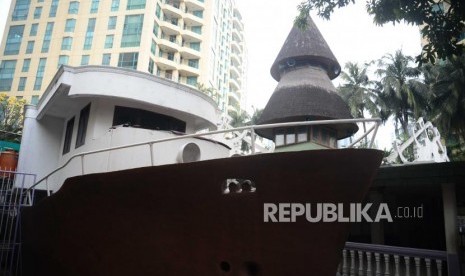 Masjid Agung Almunada Darussalam atau Masjid Perahu  berada di kawasan tebet, Jakarta Selatan, Ahad (24/6).