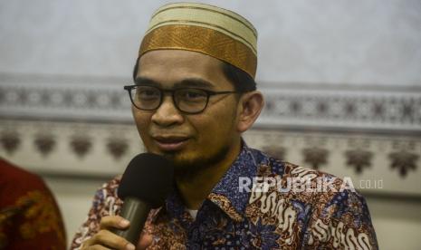 Ustadz Adi Hidayat mendoakan almarhum Eril dan keluarga Ridwan Kamil 