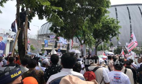 Suasana di luar Jakarta Internasional Stadium (JIS) saat Kumpul Akbar Amin, Sabtu (9/2/2024).