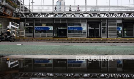 Ilustrasi. PT Transportasi Jakarta (TransJakarta) menyiapkan bus antar-jemput (shuttle bus) untuk mengangkut penumpang selama penutupan sementara 11 halte yang akan direvitalisasi. 