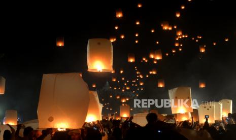 Festival Lampion Waisak 2567 BE di Candi Borobudur, Magelang, Jawa Tengah, Ahad (4/6/2023). Di acara itu, Erick Thohir beri pesan jaga persatuan.