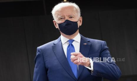 Presiden AS Joe Biden menyampaikan sambutannya saat mengunjungi pusat vaksinasi COVID-19 Urusan Veteran (VA) di Washington, DC, AS, pada 08 Maret 2021.