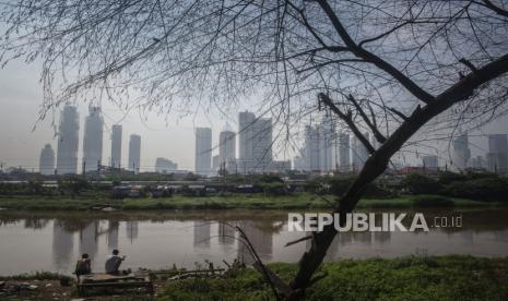 Langit Jakarta. WMO menyebut, penurunan emisi gas rumah kaca selama pandemi tak hentikan perubahan iklim.