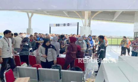 Suasana Stasiun Tegalluar, Kabupaten Bandung, Jawa Barat, saat masa uji coba kereta cepat Jakarta-Bandung, Senin (18/9/2023). 