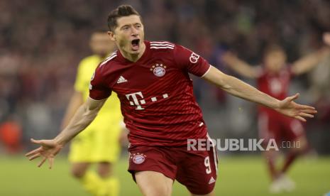 Penyerang Bayern Muenchen Robert Lewandowski. Barcelona dan PSG dikabarkan mengincar Lewandowski.