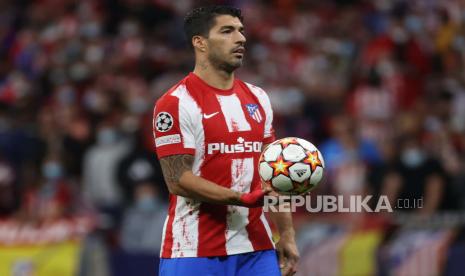 Luis Suarez dari Atletico Madrid bereaksi selama pertandingan sepak bola grup B Liga Champions UEFA antara Atletico Madrid dan Liverpool FC di stadion Wanda Metropolitano di Madrid, Spanyol, 19 Oktober 2021.