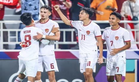 Pesepak bola Timnas U-23 Indonesia Rafael Struick melakukan selebrasi seusai mencetak gol ke gawang Timnas U-23 Korea Selatan pada babak perempat final Piala Asia U-23 2024 di Stadion Abdullah bin Khalifa, Doha, Jumat (26/4/2024) dini hari. Indonesia melaju ke semifinal Piala Asia U23 setelah mengalahkan Korea Selatan lewat babak adu penalti.