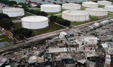 Kebakaran di Depo Pertamina Plumpang yang jaraknya hanya 1,5 km dari permukiman penduduk. Foto: Republika.