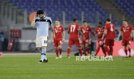 Para pemain Bayern Muenchen merayakan gol ke gawang Lazio dalam laga babak 16 besar Liga Champions 2020/2021.