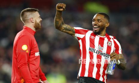 Striker Brentford Ivan Toney yang baru boleh bermain tahun depan. 