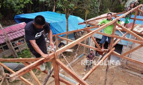 Pelaksanaan program bedah rumah warga penghasilan rendah (ilustrasi)