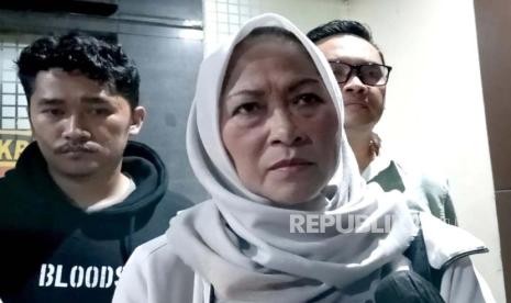 Rohman Hidayat kuasa hukum Mimin, Arighi dan Abi tersangka kasus pembunuhan ibu dan anak di Subang mendampingi kliennya wajib lapor di Polda Jabar, Senin (23/10/2023).