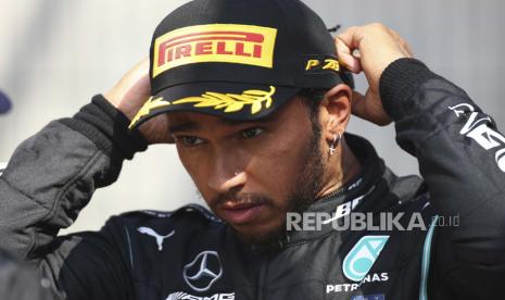 Pembalap Mercedes, Lewis Hamilton.