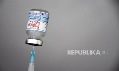 Vaksin Covid-19 Moderna. Regulator obat Swiss merestui pemberian dosis penguat (booster) vaksin Covid-19 mRNA Moderna dan Pfizer bagi pasien berisiko tinggi.