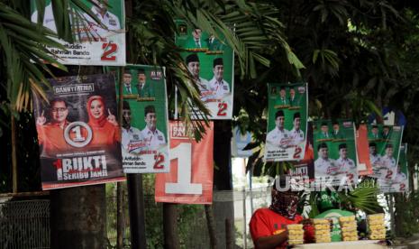 Badan Pengawasan Pemilihan Umum (Bawaslu) menjatuhkan 381 sanksi peringatan tertulis dan membubarkan 17 kegiatan kampanye tatap muka yang melanggar protokol kesehatan pencegahan Covid-19 dalam periode 10 hari kelima (5-14 November 2020). 